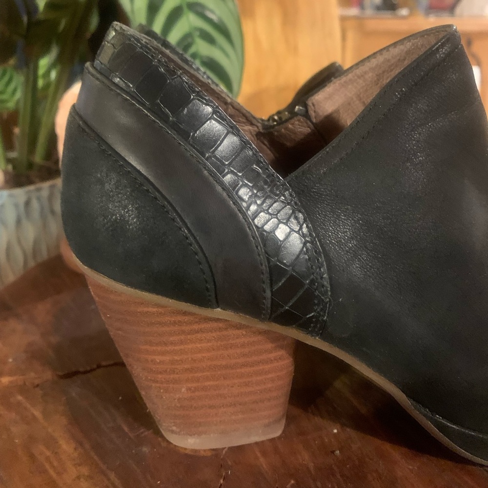 Wait… those are Danskos?!? - Picture 5 of 7